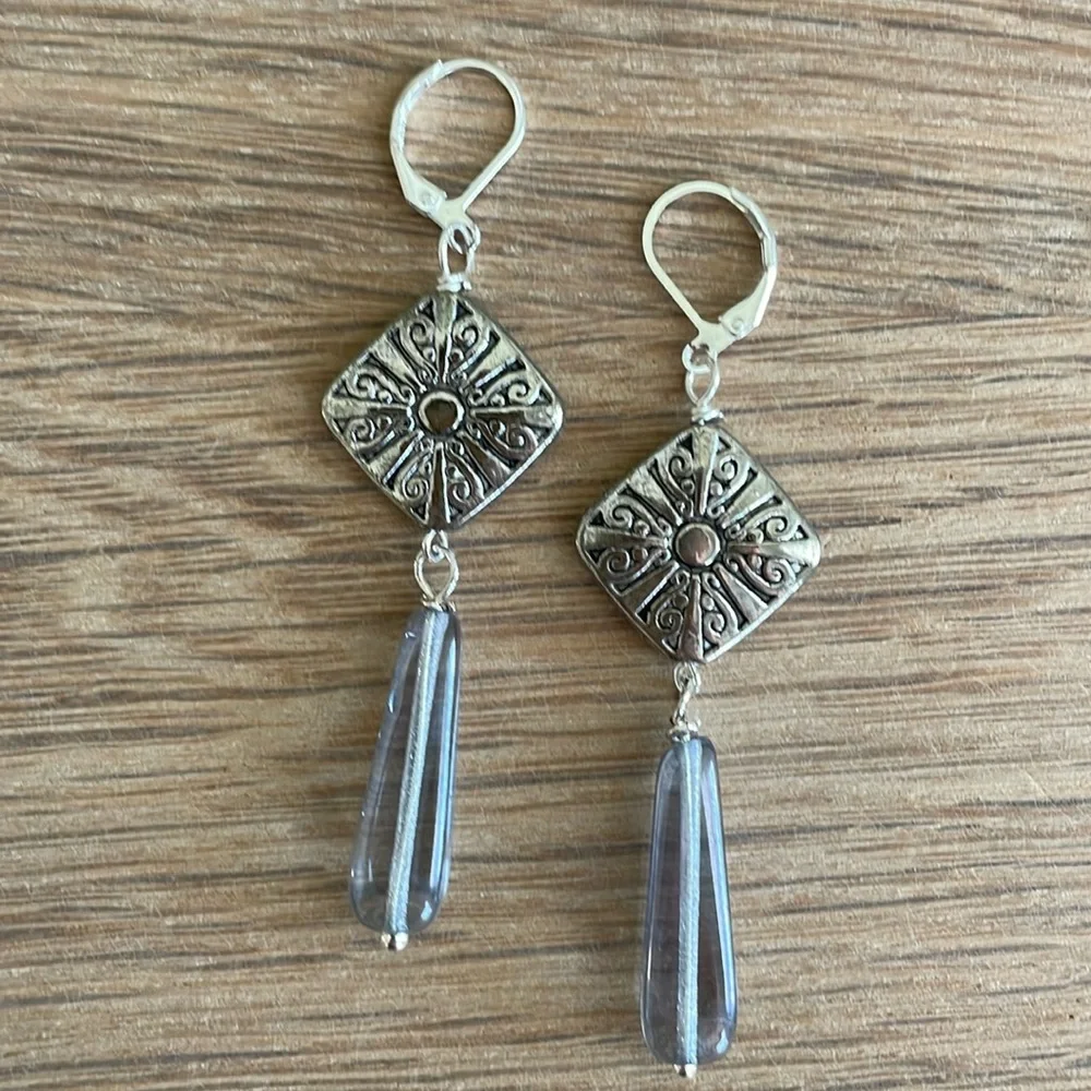 HAND CRAFTED EARRINGS Clear Grayish-Blue Drops Decorative Silver Plated Beads